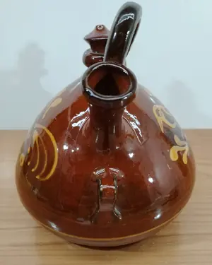 Botijo de cerámica artesanal con decoración de gallo - miniatura 2