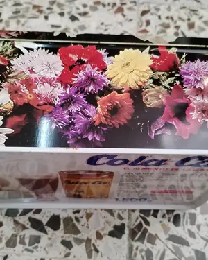 Caja metálica vintage de Cola-Cao con diseño floral años 70 - miniatura 2