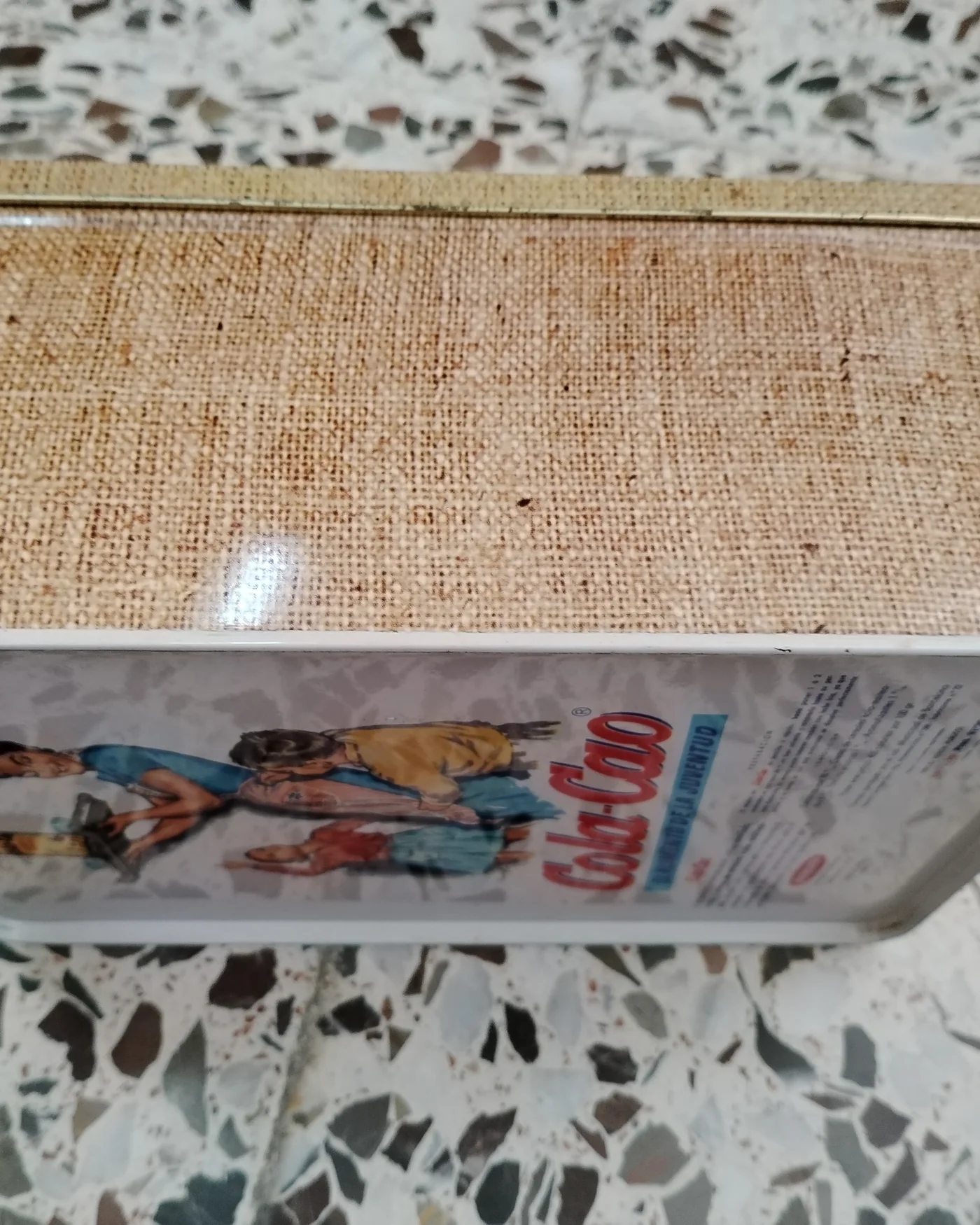 Caja metálica vintage de Cola-Cao con ilustración de pipa - imagen 2