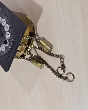 Antiguo reloj de pared de madera pintada con paisaje - miniatura 3
