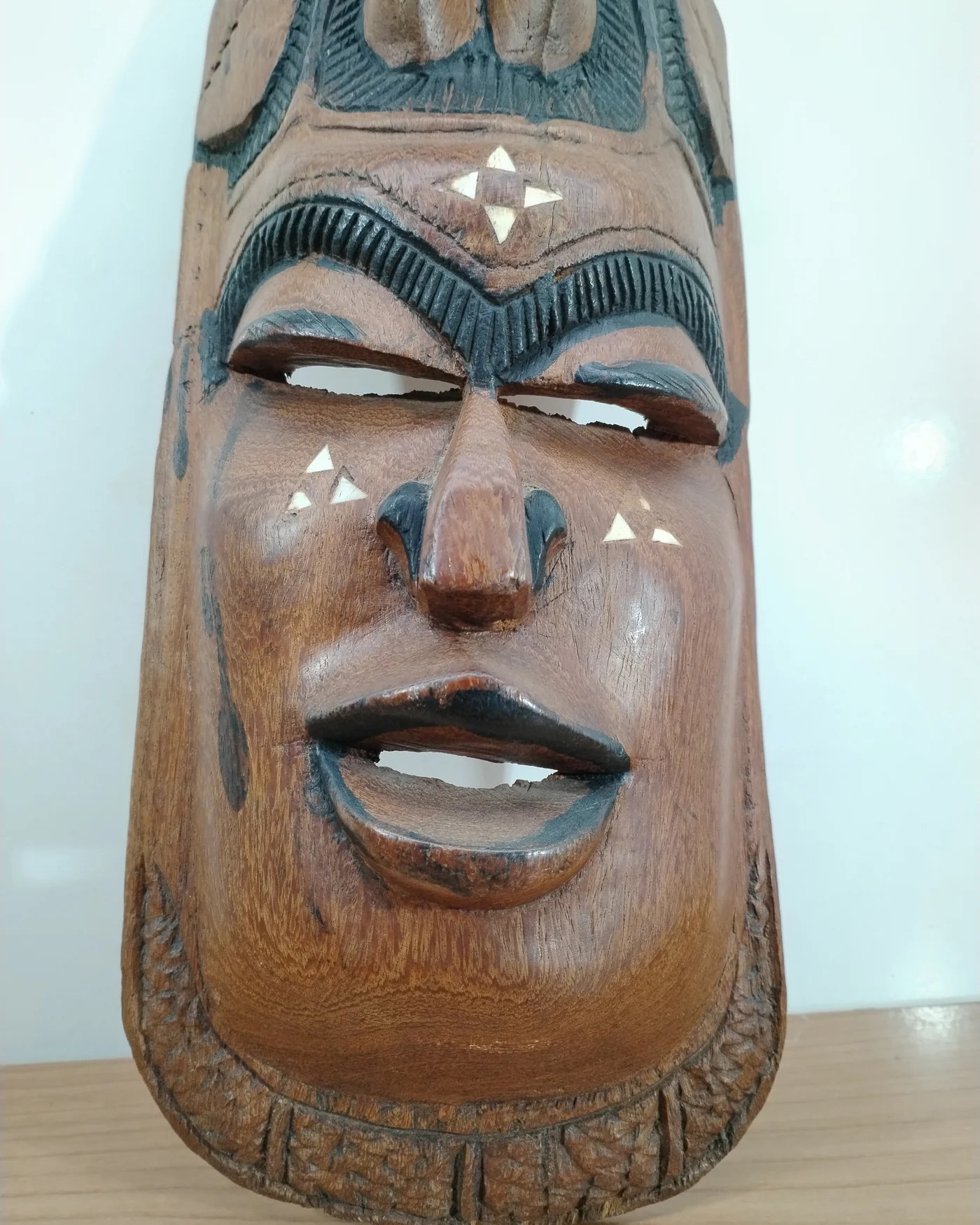 Máscara tribal africana tallada en madera - imagen 2
