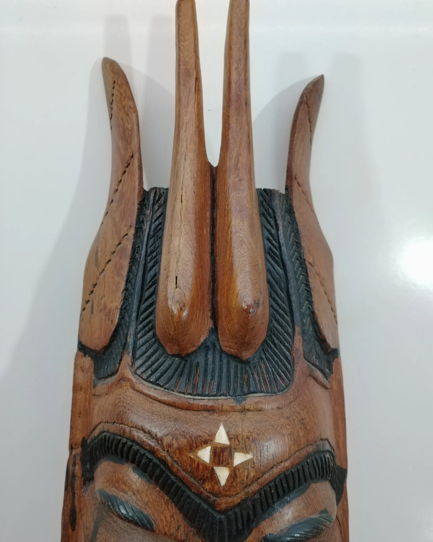 Máscara tribal africana tallada en madera - imagen 3