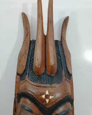 Máscara tribal africana tallada en madera - miniatura 3