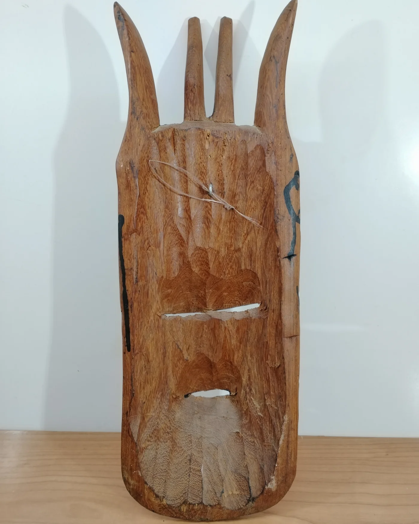 Máscara tribal africana tallada en madera - imagen 4