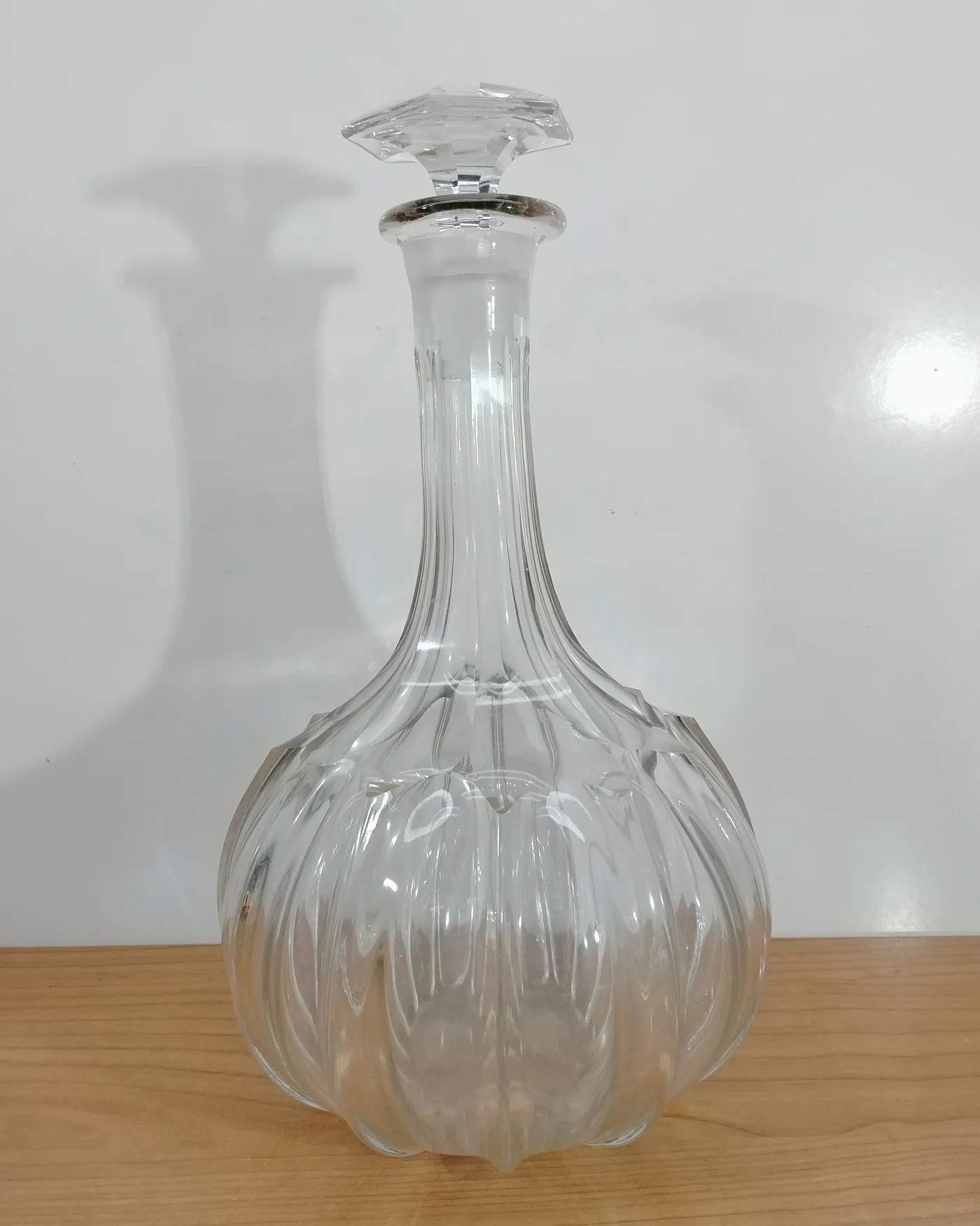 Licorera victoriana de cristal tallado - imagen 1