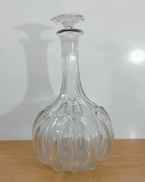 Licorera victoriana de cristal tallado - miniatura 1