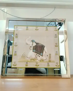 Seda hindú pintada a mano con elefante - miniatura 1