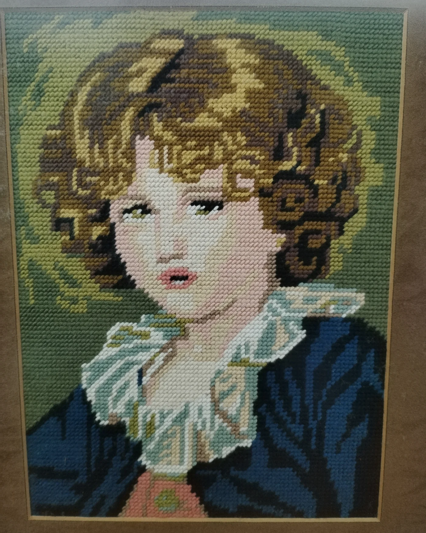 Cuadro de punto de cruz retrato femenino enmarcado - imagen 3