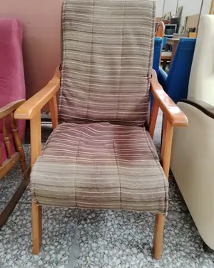 Butaca de madera y tela - miniatura 1