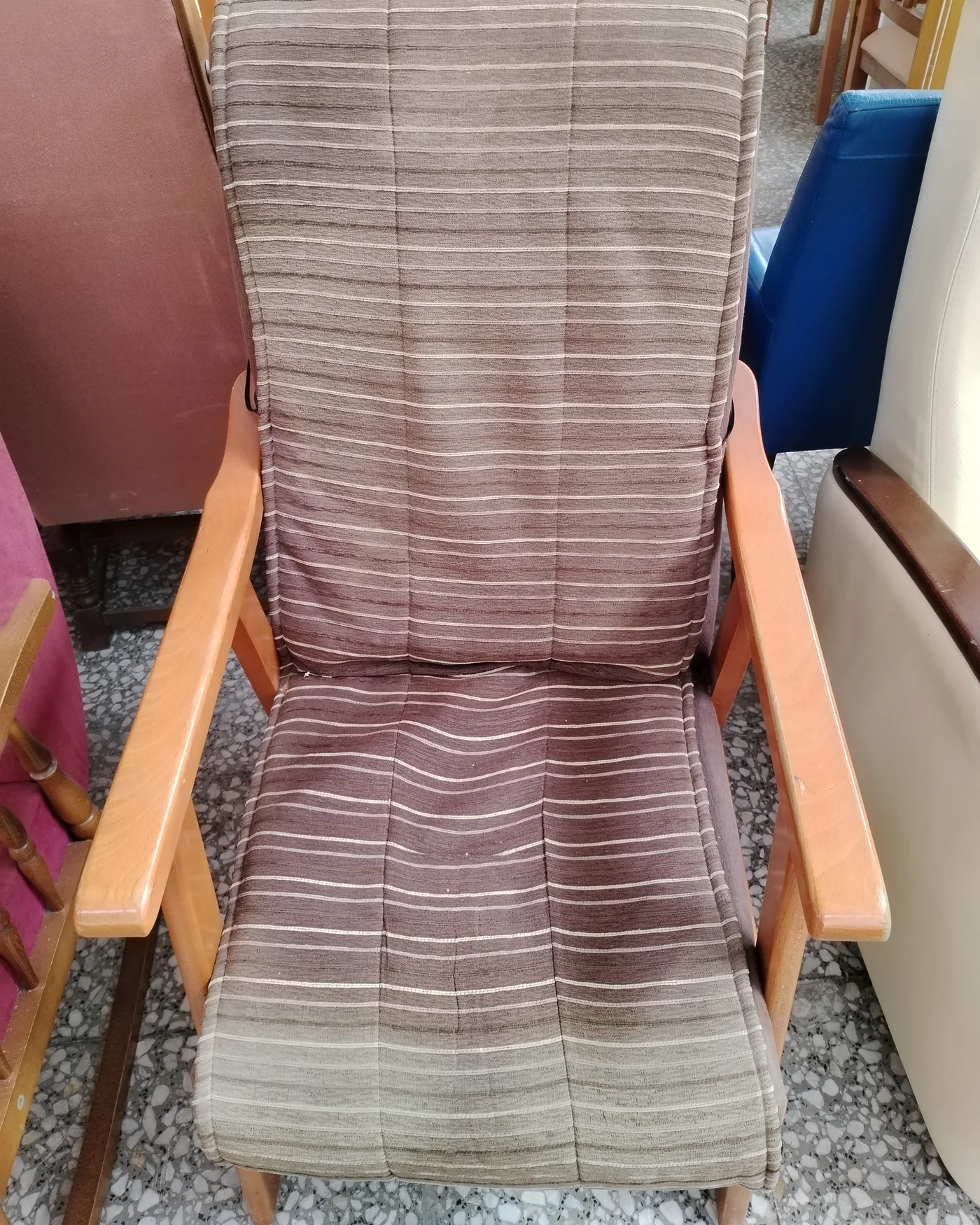 Butaca de madera y tela - imagen 5