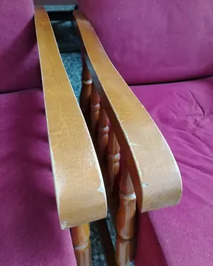 Pareja de mecedoras de madera con tapizado rosa - miniatura 6