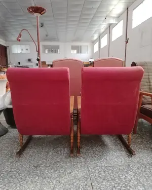 Pareja de mecedoras de madera con tapizado rosa - miniatura 7