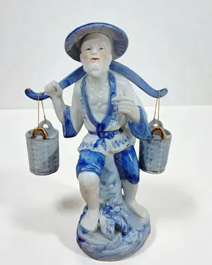 Figura de cerámica de pescador chino con cesta - miniatura 1