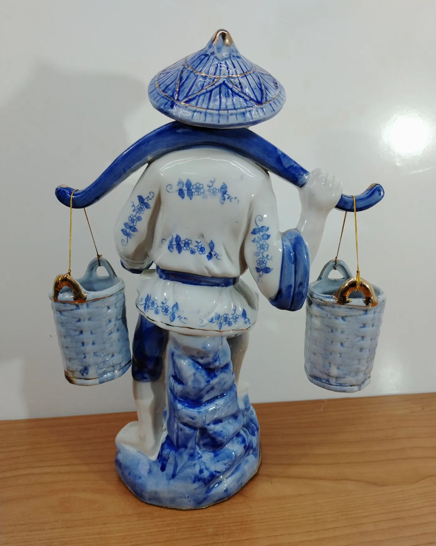 Figura de cerámica de pescador chino con cesta - imagen 4