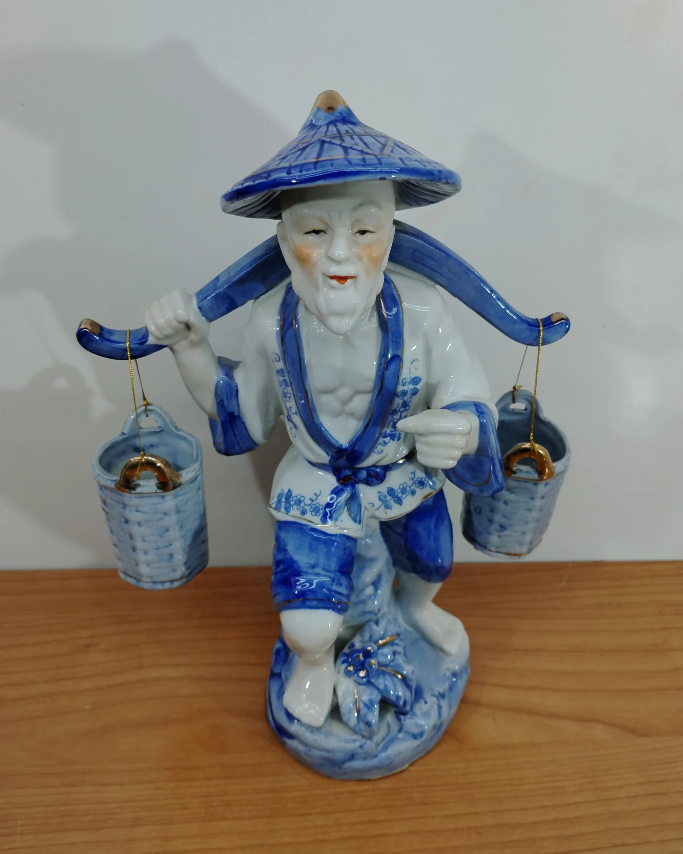 Figura de cerámica de pescador chino con cesta - imagen 5
