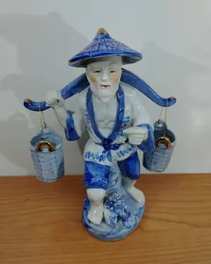Figura de cerámica de pescador chino con cesta - miniatura 5
