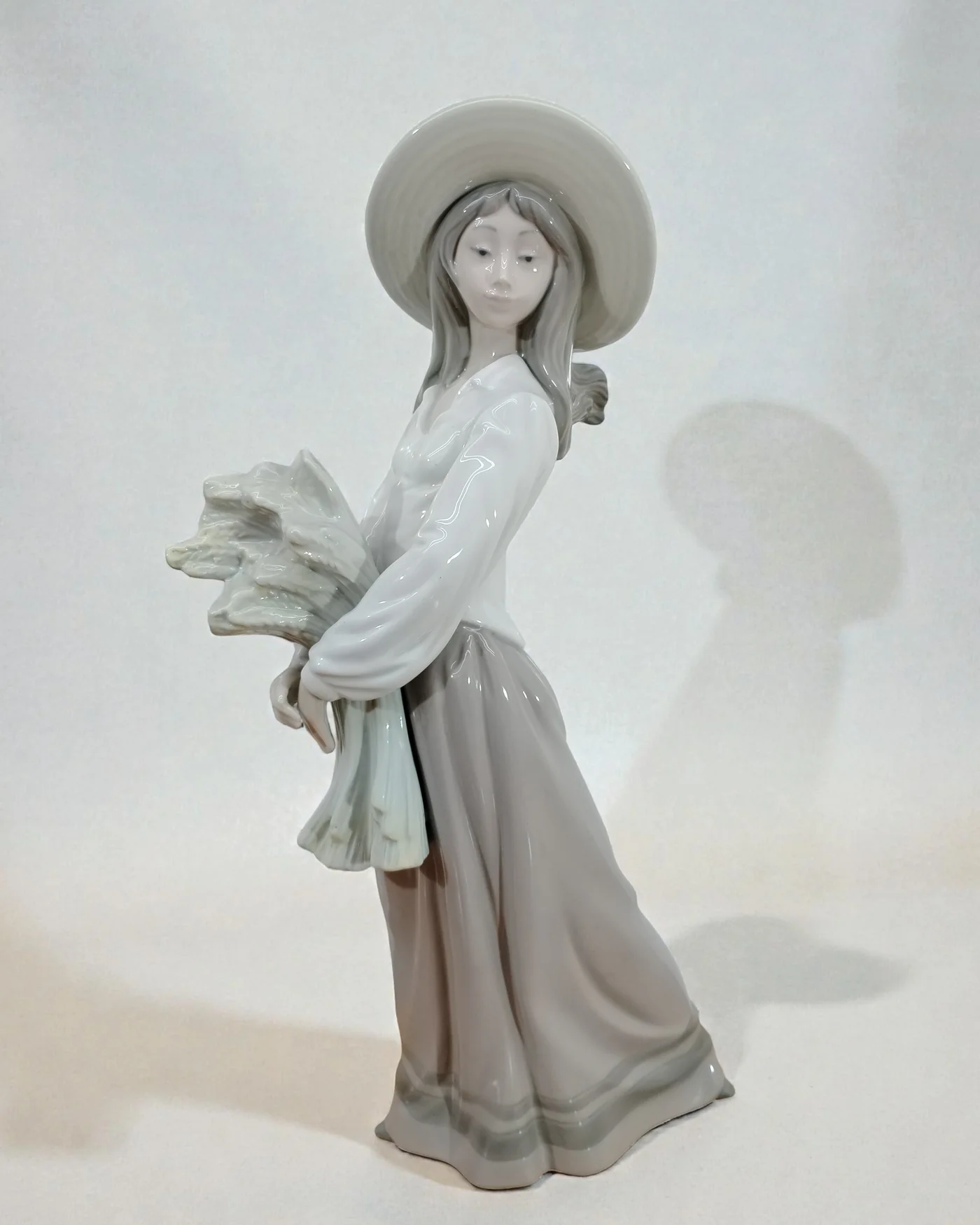 Figura de cerámica mujer espigadora - imagen 1