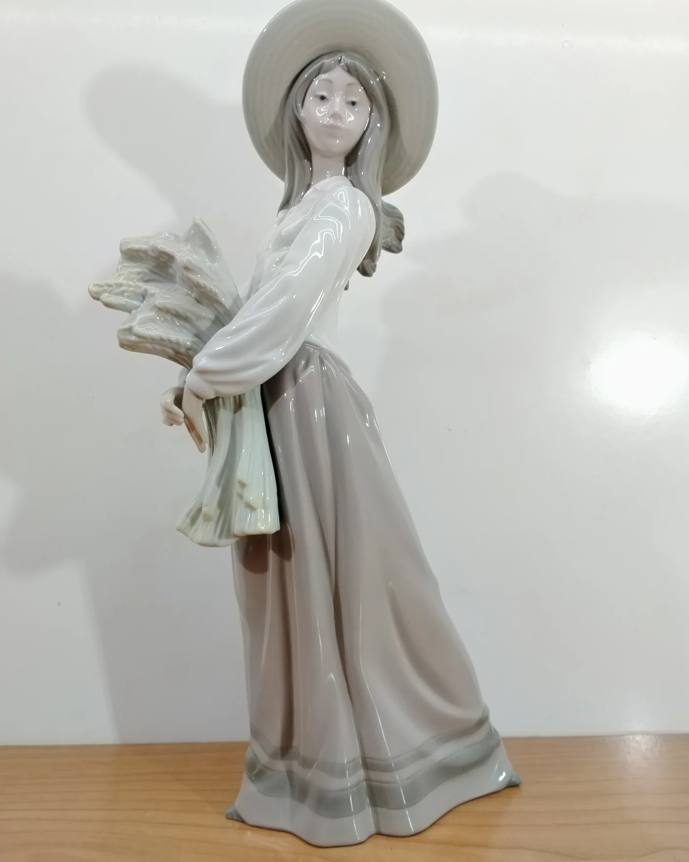 Figura de cerámica mujer espigadora - imagen 2