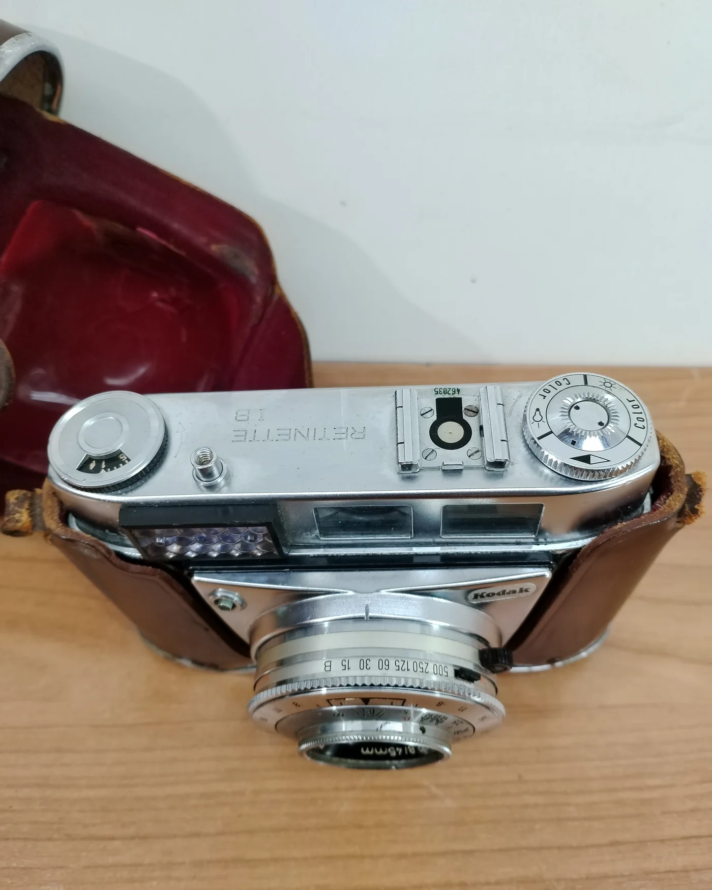 Cámara vintage Kodak Retinette IB con funda de cuero - imagen 2
