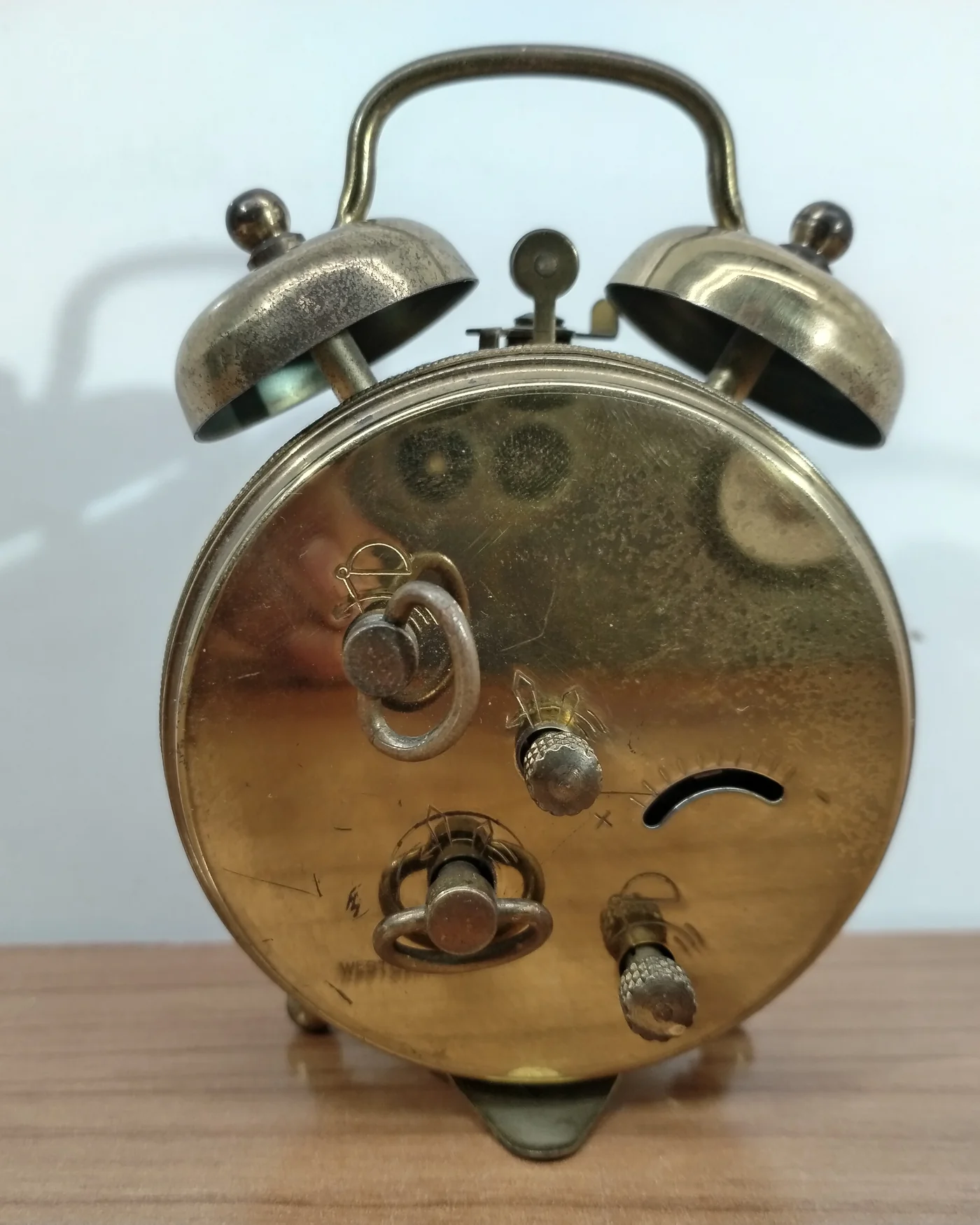 Despertador vintage blessing de latón con esfera de números romanos - imagen 5