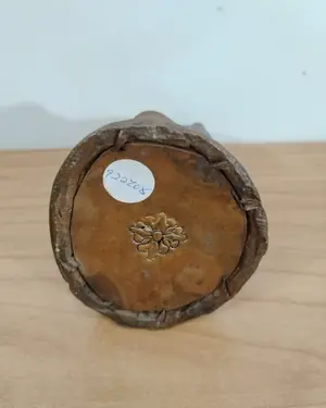 Estatua de Buda Shakyamuni en metal dorado y oscuro - miniatura 6