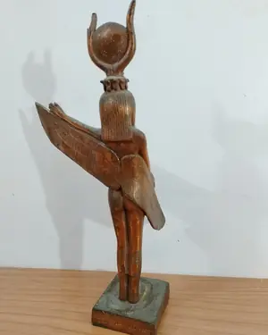 Representación de diosa egipcia Isis - miniatura 3