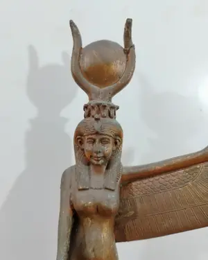 Representación de diosa egipcia Isis - miniatura 5