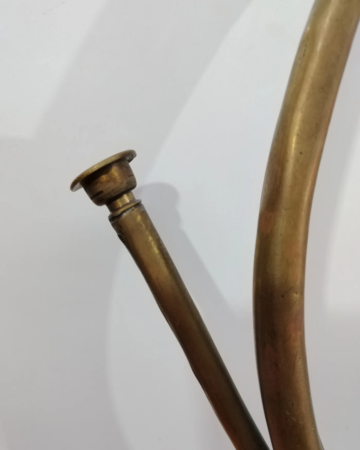 Cuerno de caza antiguo de latón - imagen 2