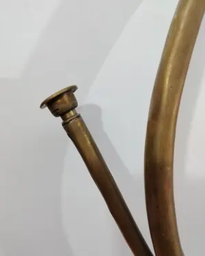 Cuerno de caza antiguo de latón - miniatura 2