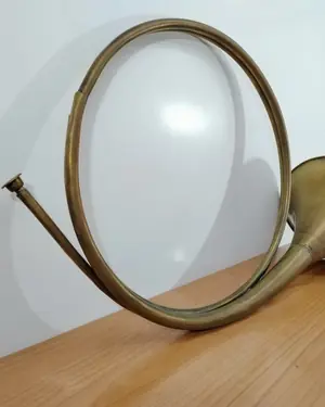 Cuerno de caza antiguo de latón - miniatura 6