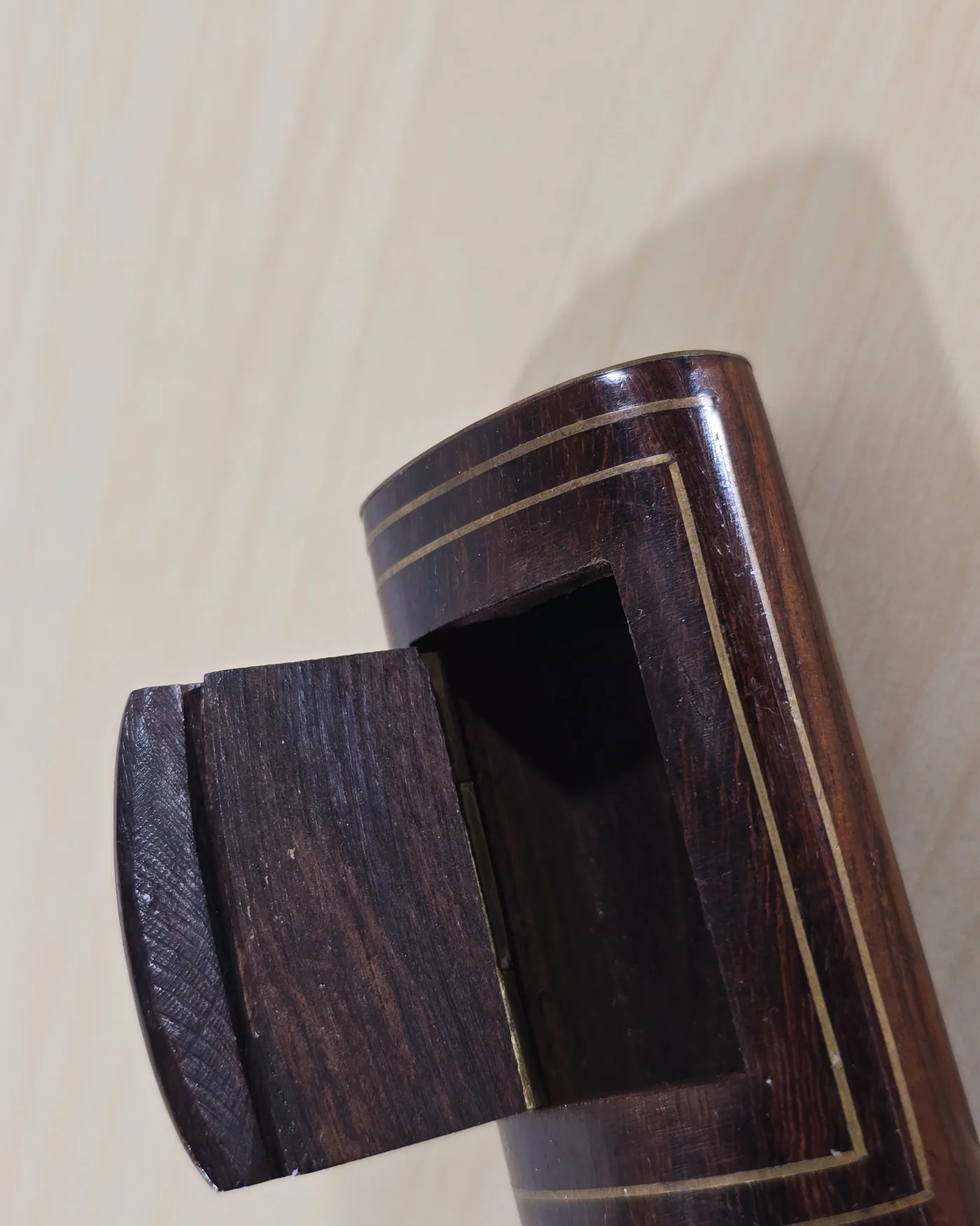 Caja de tabaco vintage de madera y latón - imagen 3