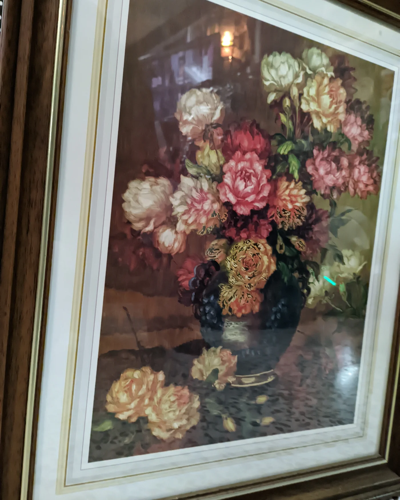 Cuadro de flores con marco de madera y detalles dorados - imagen 2