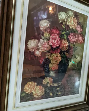 Cuadro de flores con marco de madera y detalles dorados - miniatura 2