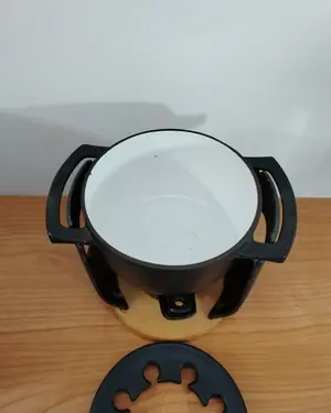 Set de fondue de hierro fundido con base de madera - miniatura 3