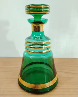 Decantador verde y dorado vintage - miniatura 1
