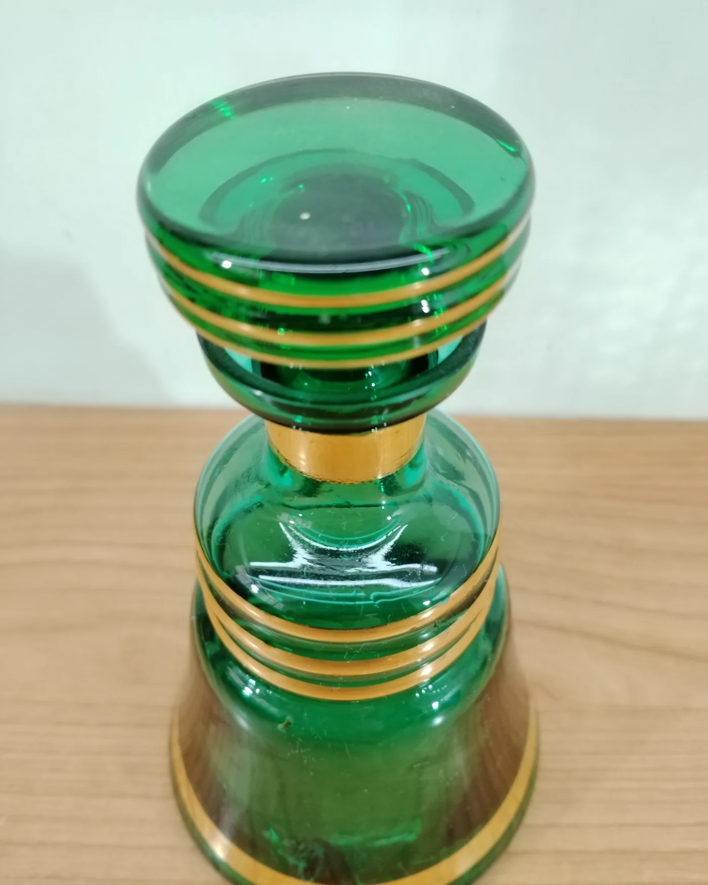 Decantador verde y dorado vintage - imagen 2