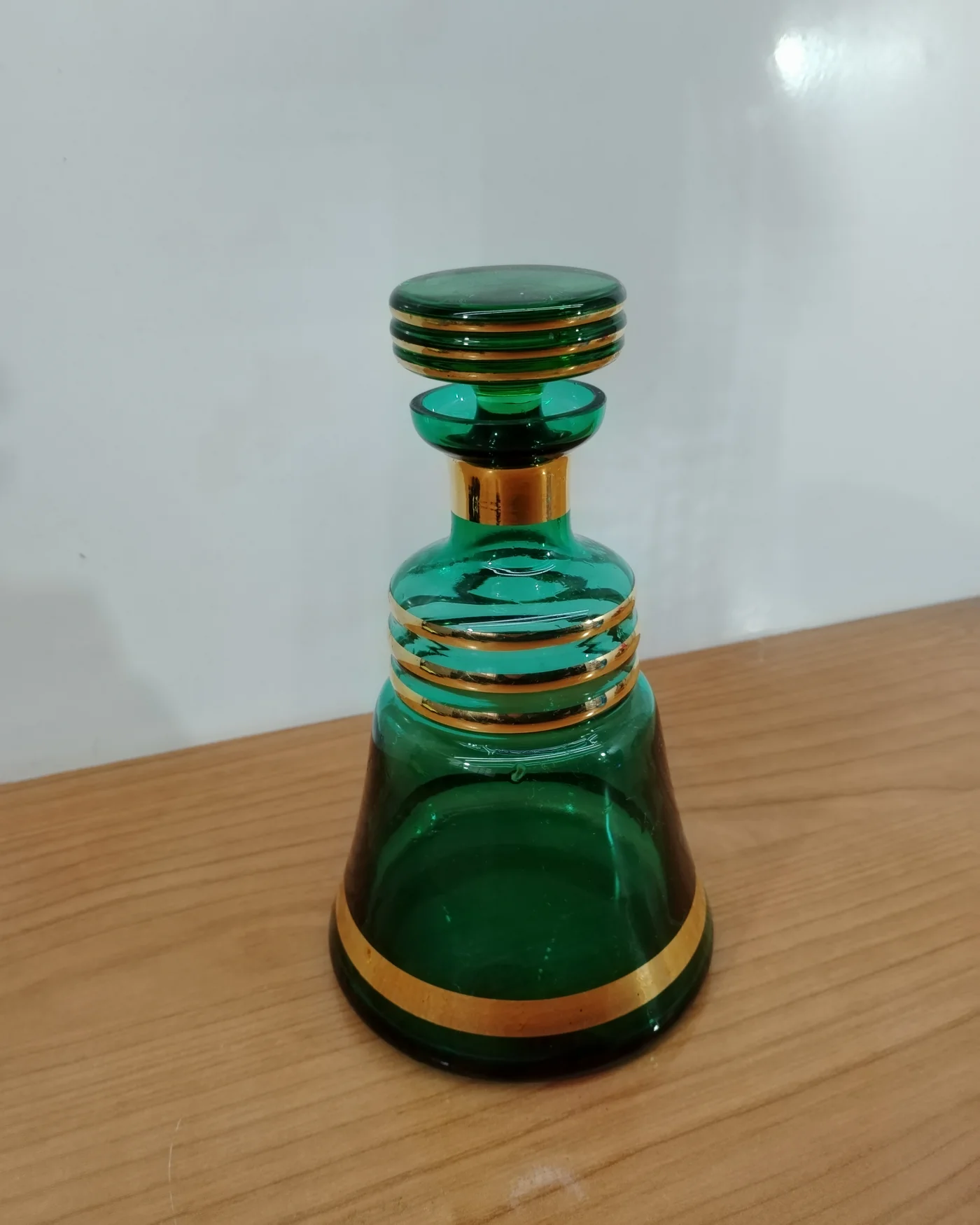 Decantador verde y dorado vintage - imagen 4