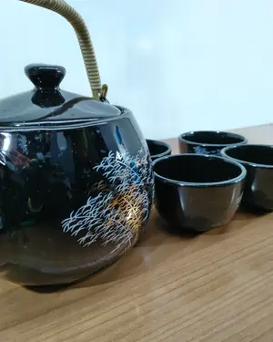 tetera NEGRA Y 5 TAZAS SIN ASAS - miniatura 1