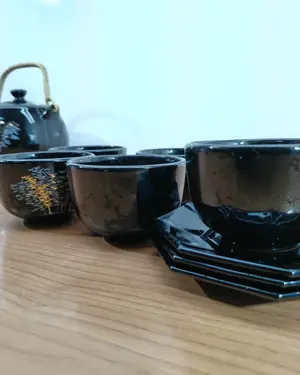 tetera NEGRA Y 5 TAZAS SIN ASAS - miniatura 4