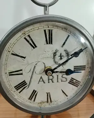 Reloj de mesa gris estilo parisino - miniatura 2