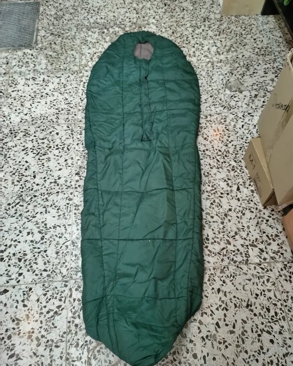 Saco de dormir verde para camping