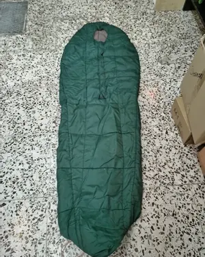Saco de dormir verde para camping - miniatura 1