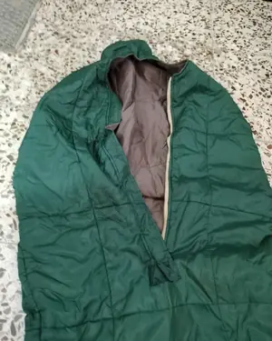 Saco de dormir verde para camping - miniatura 3