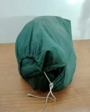 Saco de dormir verde para camping - miniatura 4