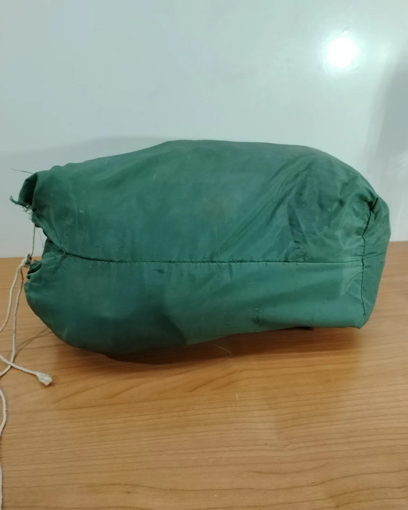Saco de dormir verde para camping - imagen 5