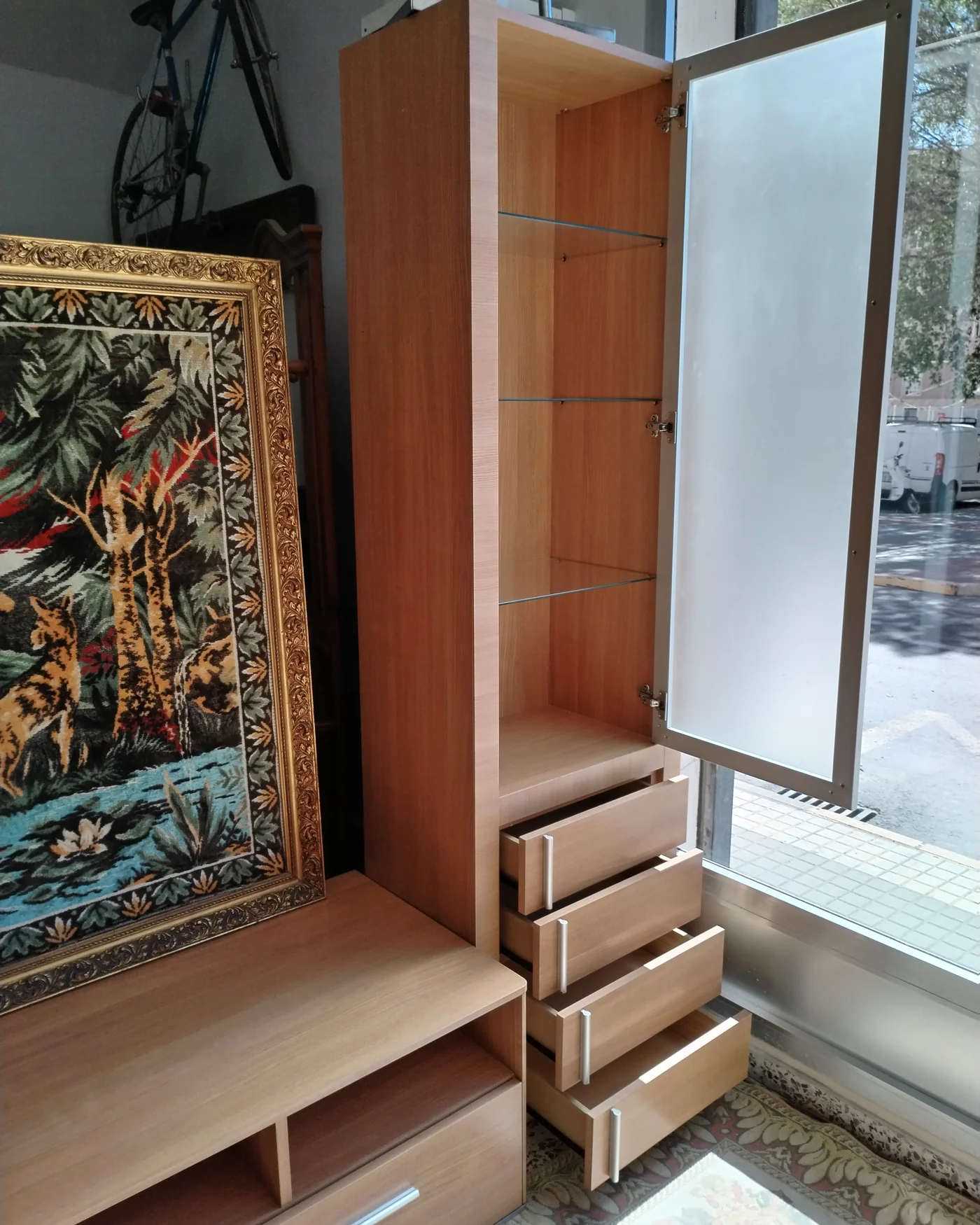 Mueble de comedor en madera clara con cristal - imagen 6