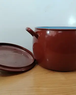 Olla esmaltada vintage con tapa y asas - miniatura 4