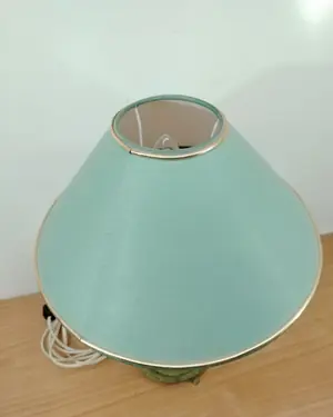 Lámpara de mesa vintage con base de latón y pantalla verde - miniatura 4