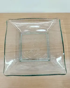 Centro de mesa de cristal con grabado huellas - miniatura 1