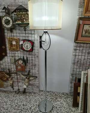 Lámpara de pie vintage con pantalla beige y detalles en cristal - miniatura 5